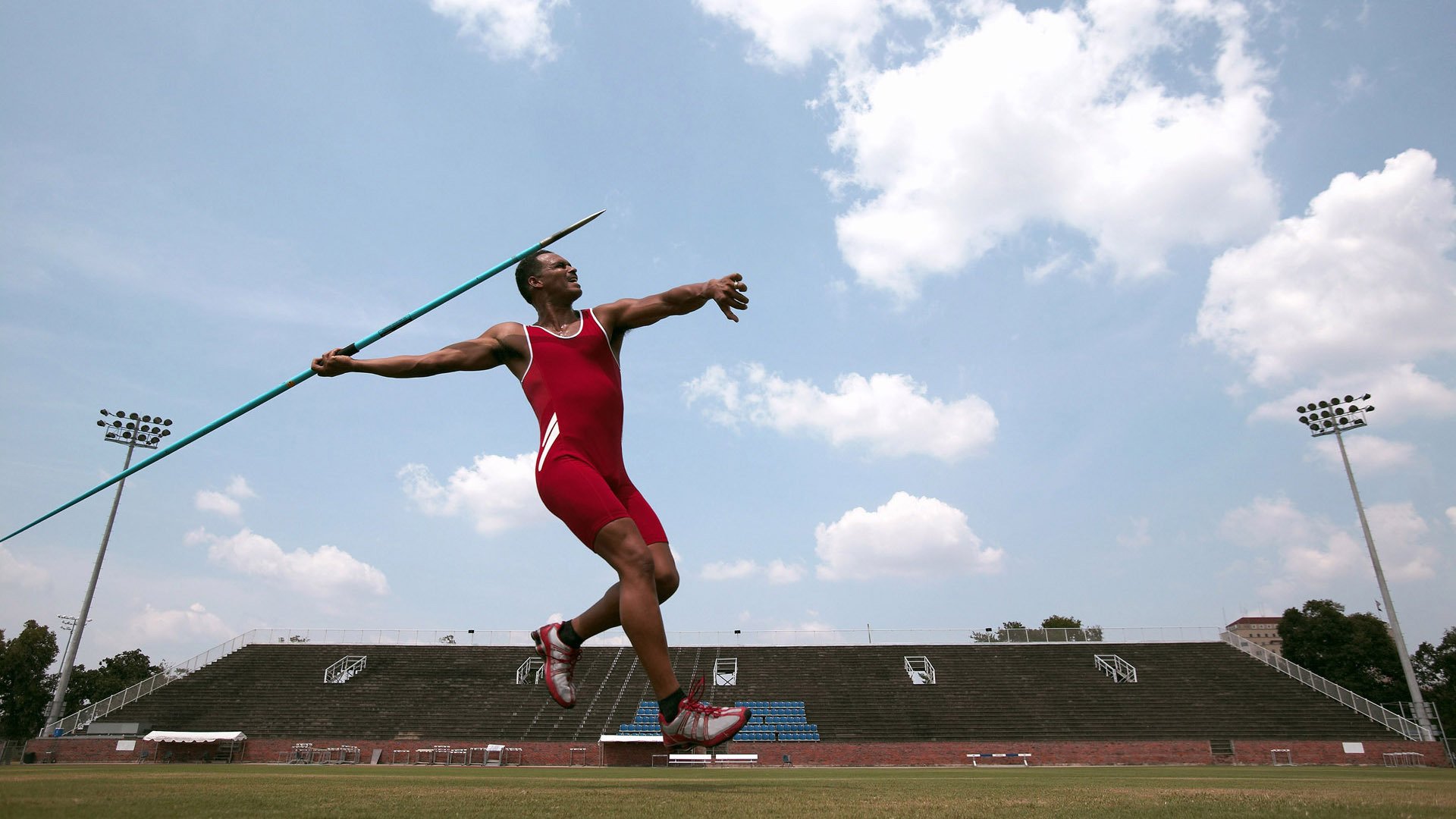 “生死瞬间：赛场上的危险时刻与救援奇迹”，生死瞬间视频集锦