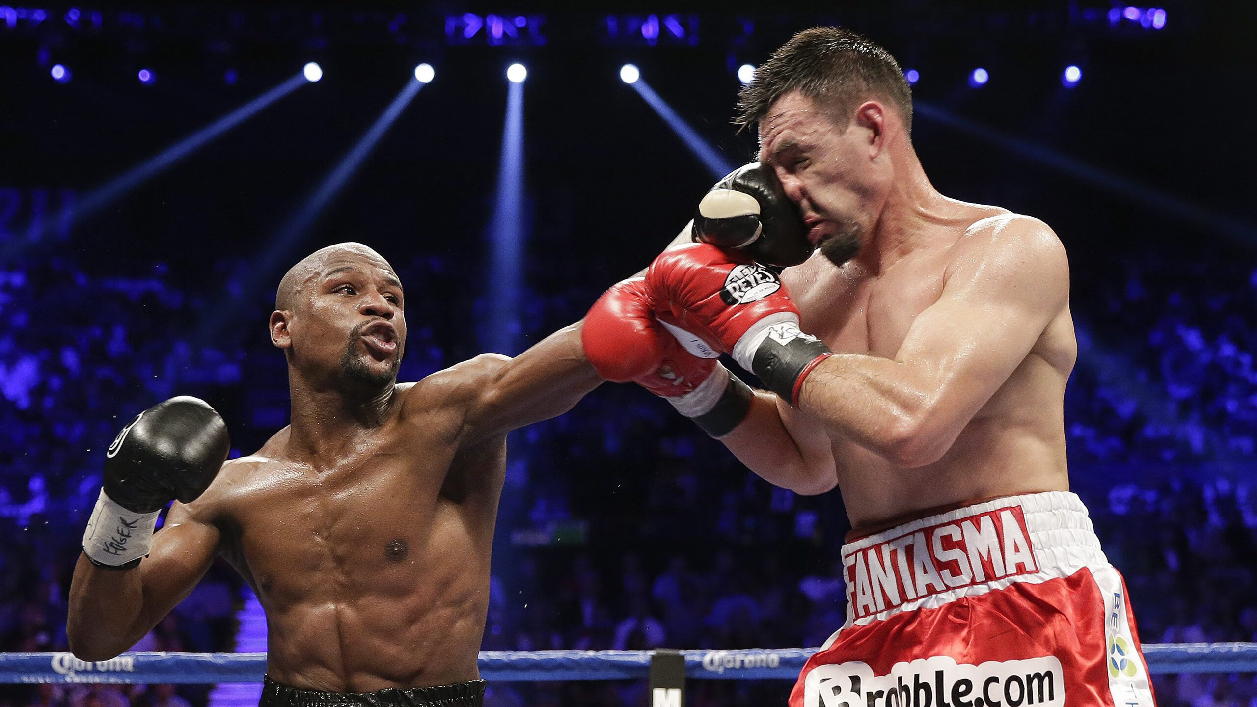 “足球+科技+文化”行业融合成果不断丰富，行业空间不断扩大，足球行业的商业模式