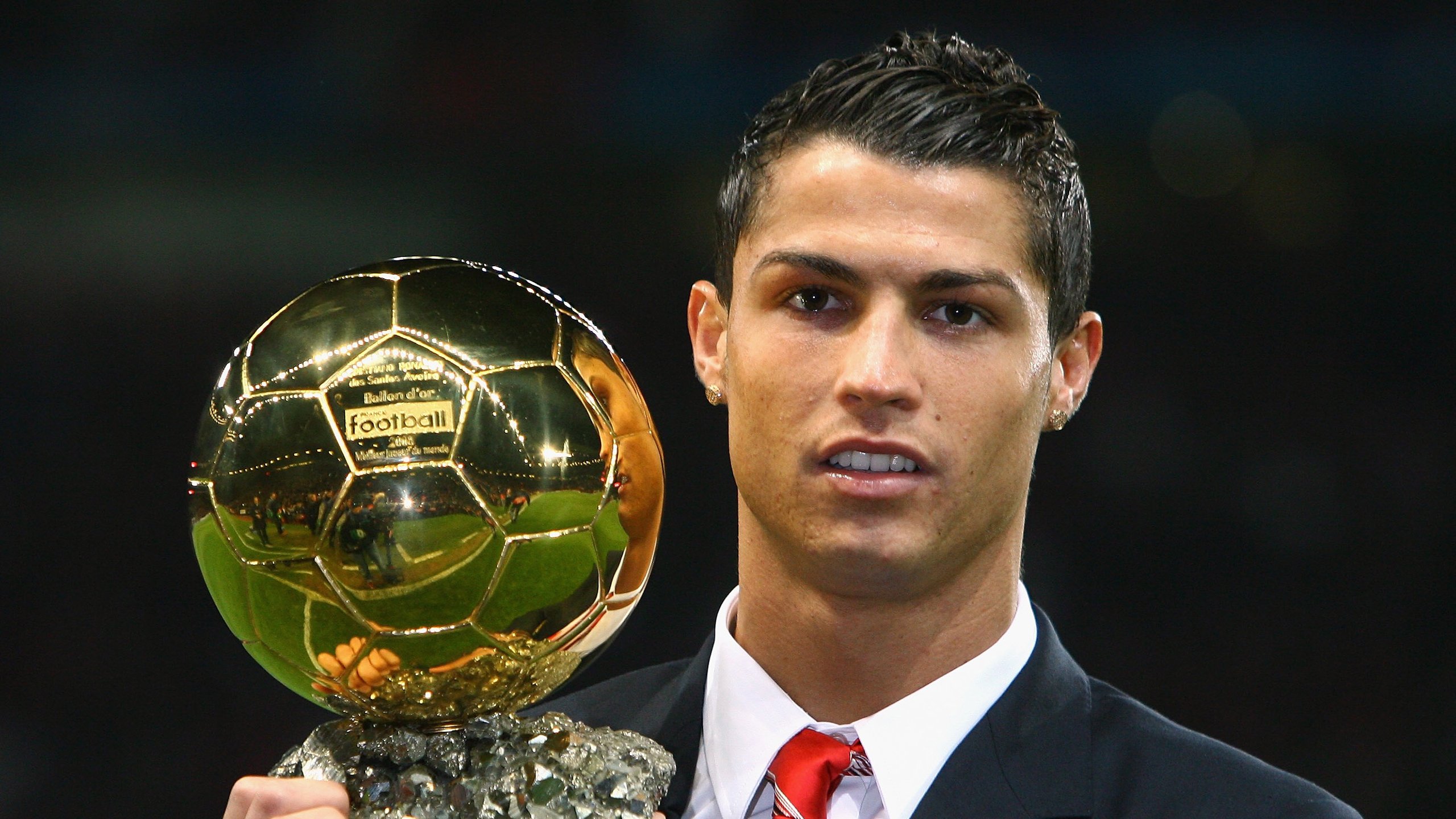 爱游戏登录-曼联豪掷千万，引进超级前锋，欲重返欧洲之巅，曼联十大巨星